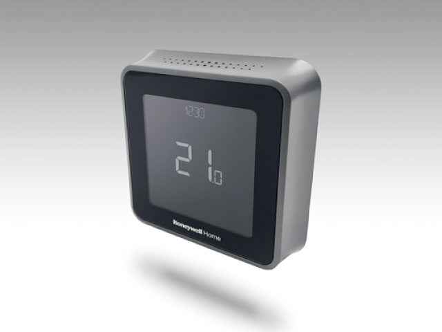 Steep side profile of the Honeywell T5 Smart Thermostat displaying 21 degrees on the screen.